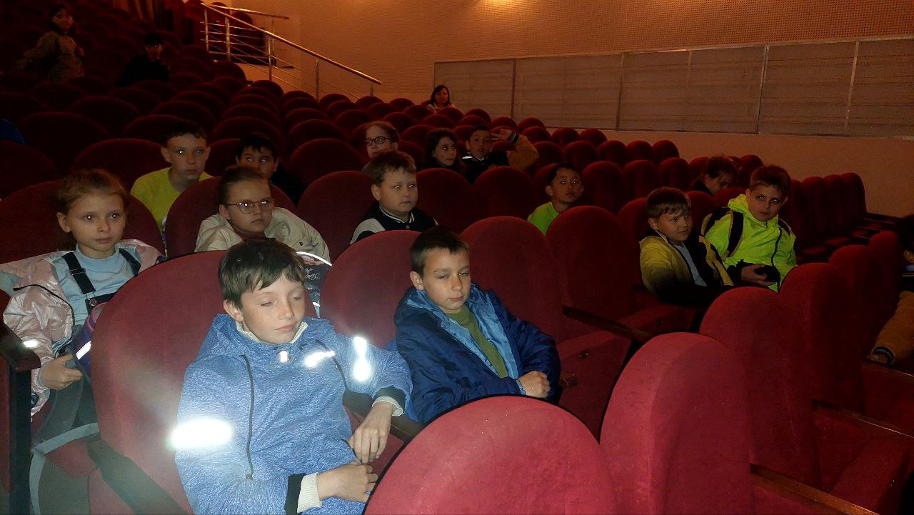 Сегодня учащиеся нашей школы ходили в кинотеатр на фильм &amp;quot;Суворовец 1944&amp;quot;..